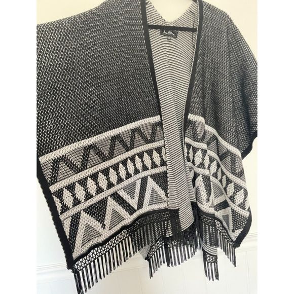 Sam Edelman Boho Southwestern Knit Sweater Poncho Size Small Oversized E111 - Picture 8 of 16